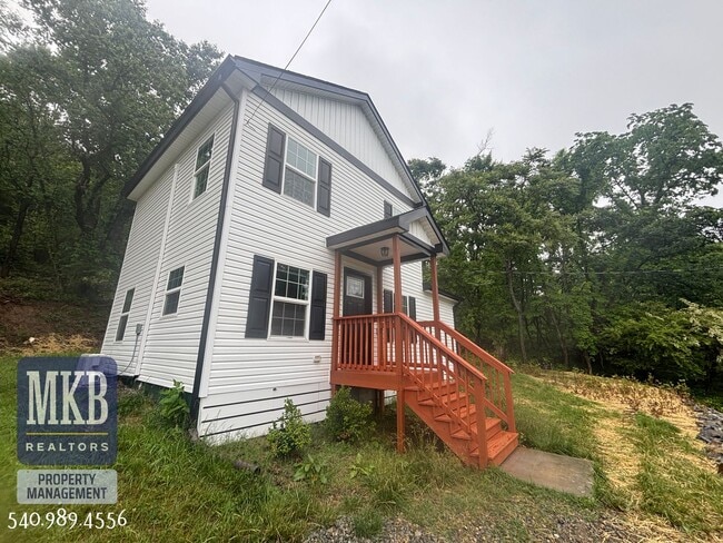 property at 811 Montvue Rd