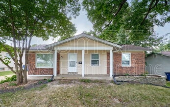 2400 E Humes Ln in Florissant, MO - Building Photo - Building Photo