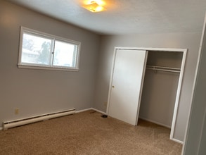 815 4th St SW in Valley City, ND - Foto de edificio - Building Photo