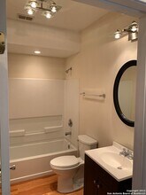 810 E Ashby Pl in San Antonio, TX - Building Photo - Building Photo