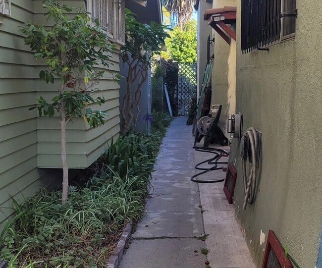 property at 1632 Middleton Pl