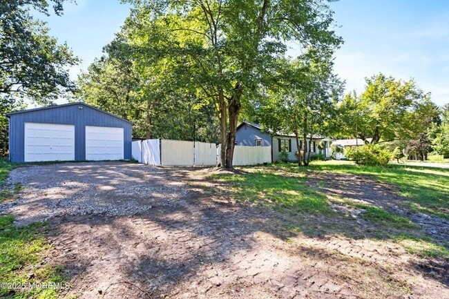 11 Malsbury Ln in Plumsted, NJ - Building Photo - Building Photo