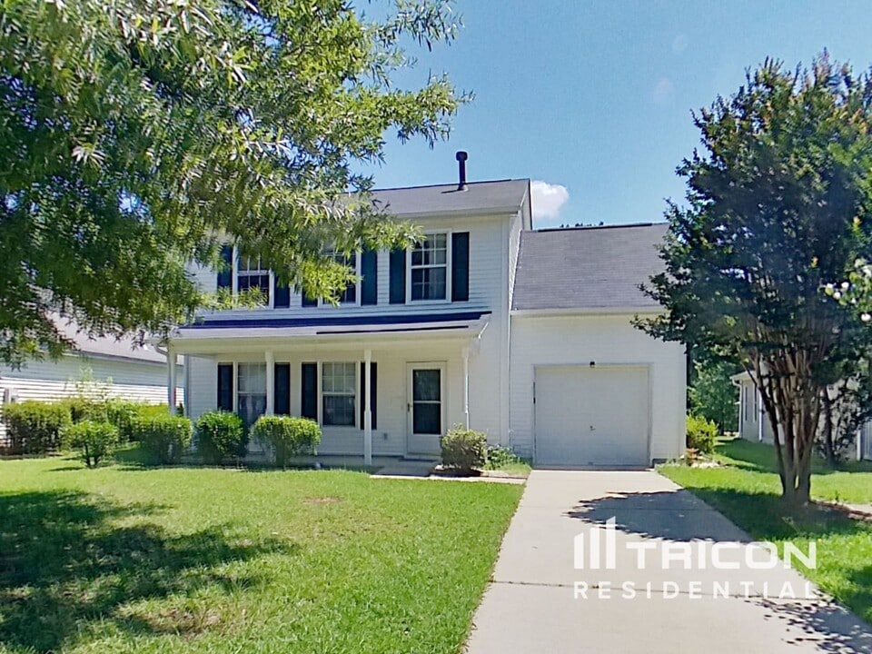 220 E Lake Trail in Columbia, SC - Building Photo