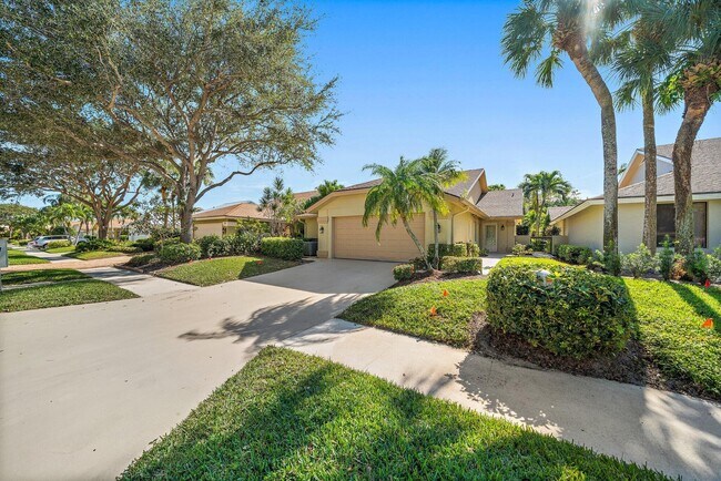 118 Knoll Way in Jupiter, FL - Building Photo - Building Photo
