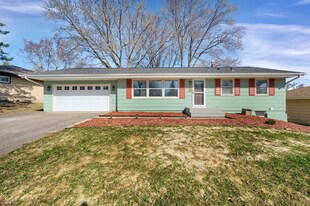 524 Benz Rd in New Brighton, MN - Building Photo