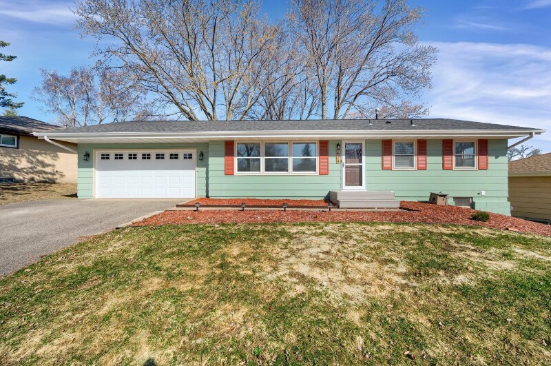 524 Benz Rd in New Brighton, MN - Building Photo