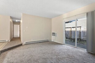 16528 NE Glisan St in Portland, OR - Building Photo