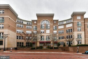 12001 Market St in Reston, VA - Building Photo