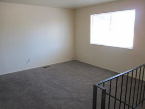 4693 S Arlington Park Dr-Unit -3 in West Valley City, UT - Foto de edificio - Building Photo
