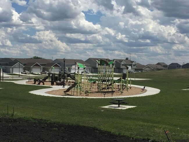 1397 Goldenwood Dr in West Fargo, ND - Building Photo - Building Photo