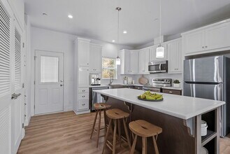 Mira Monte in San Diego, CA - Building Photo - Building Photo