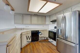 651 SE Bayshore Dr in Oak Harbor, WA - Building Photo - Building Photo