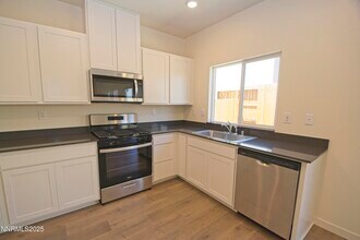8905 Windy Ravine Dr in Reno, NV - Building Photo - Building Photo
