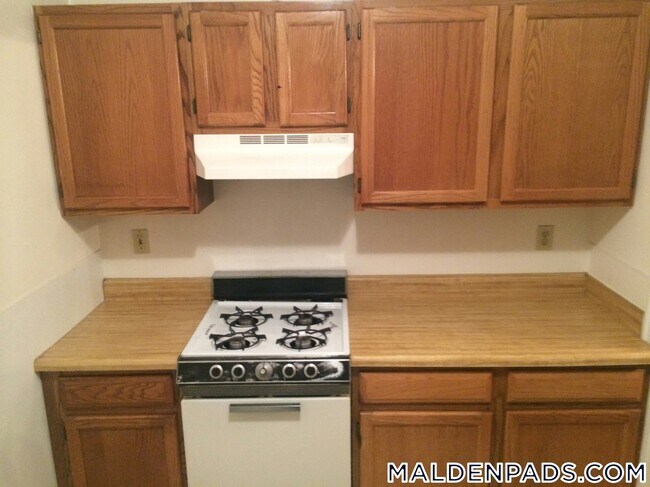 88 Maple St, Unit 6 in Malden, MA - Building Photo - Building Photo