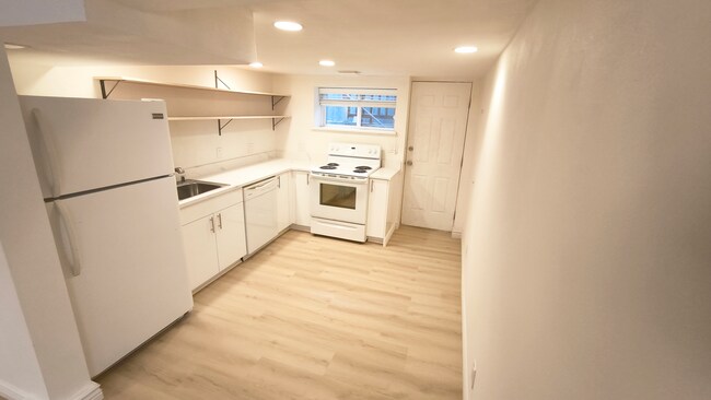 3648 44th Ave SW, Unit B in Seattle, WA - Foto de edificio - Building Photo