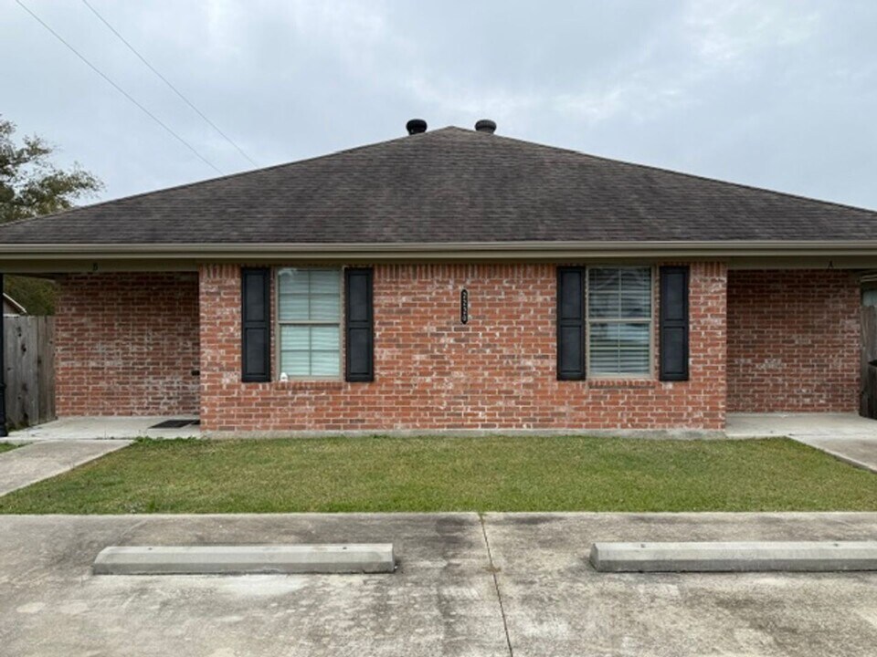 2208 N Malcolm St in Lake Charles, LA - Building Photo