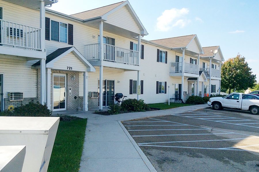 CAMBRIDGE COURT APARTMENTS in Chilton, WI - Foto de edificio