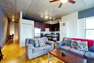 1122 W Catalpa Ave in Chicago, IL - Building Photo - Building Photo