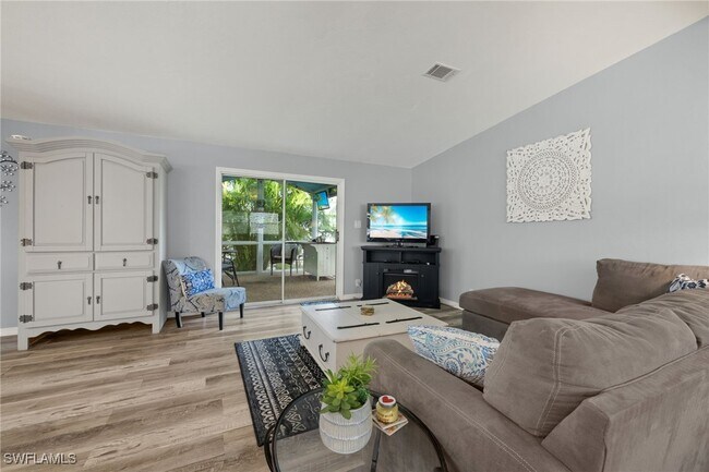 5493 San Luis Dr in North Fort Myers, FL - Building Photo - Building Photo