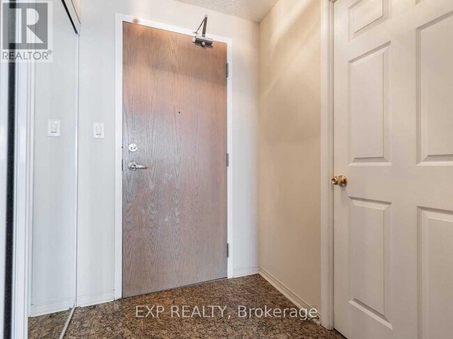 233 Beecroft Rd in Toronto, ON - Building Photo - Building Photo