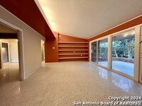 322 Donella Dr in San Antonio, TX - Foto de edificio - Building Photo