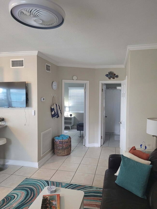 483 E Shore Dr, Unit SI FL1-ID1507031P in Clearwater, FL - Building Photo - Building Photo