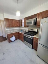 51-56-56 47th St, Unit 6315 in Queens, NY - Building Photo