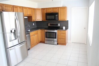 5841 Tyler St in Hollywood, FL - Building Photo - Building Photo