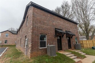 1346 N Porter Rd in Fayetteville, AR - Building Photo - Building Photo