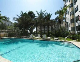 2421 Lake Pancoast Dr, Unit 8A in Miami Beach, FL - Building Photo