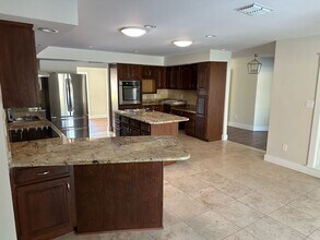 916 Centerbrook Dr in Brandon, FL - Building Photo - Building Photo