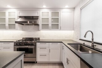 215 High St in Palo Alto, CA - Building Photo - Building Photo