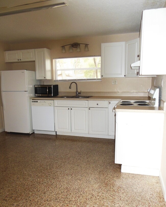 1729 Pine Ave in DeLand, FL - Building Photo - Building Photo