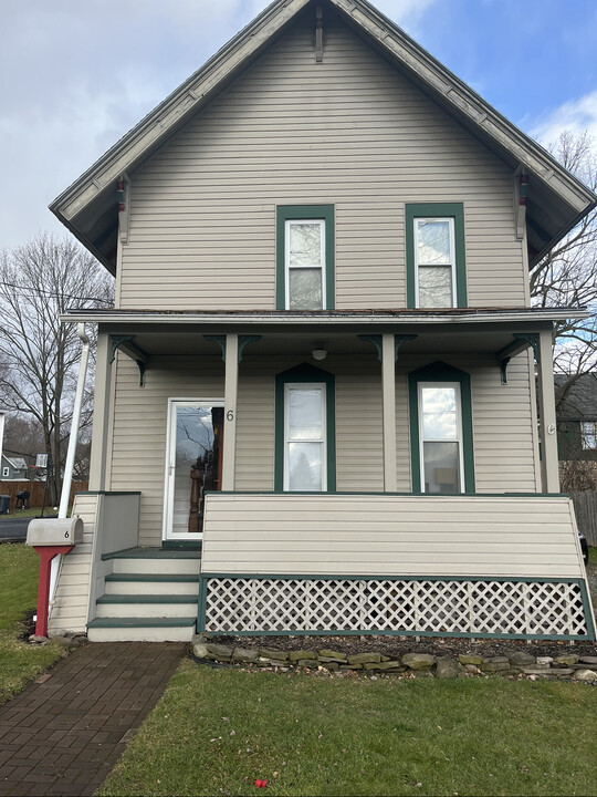 6 Squires St in Cortland, NY - Building Photo