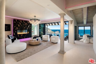 335 Wrigley Rd in Avalon, CA - Building Photo - Building Photo