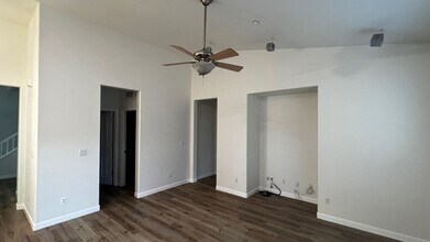 543 Jacaranda St in Brentwood, CA - Building Photo - Building Photo