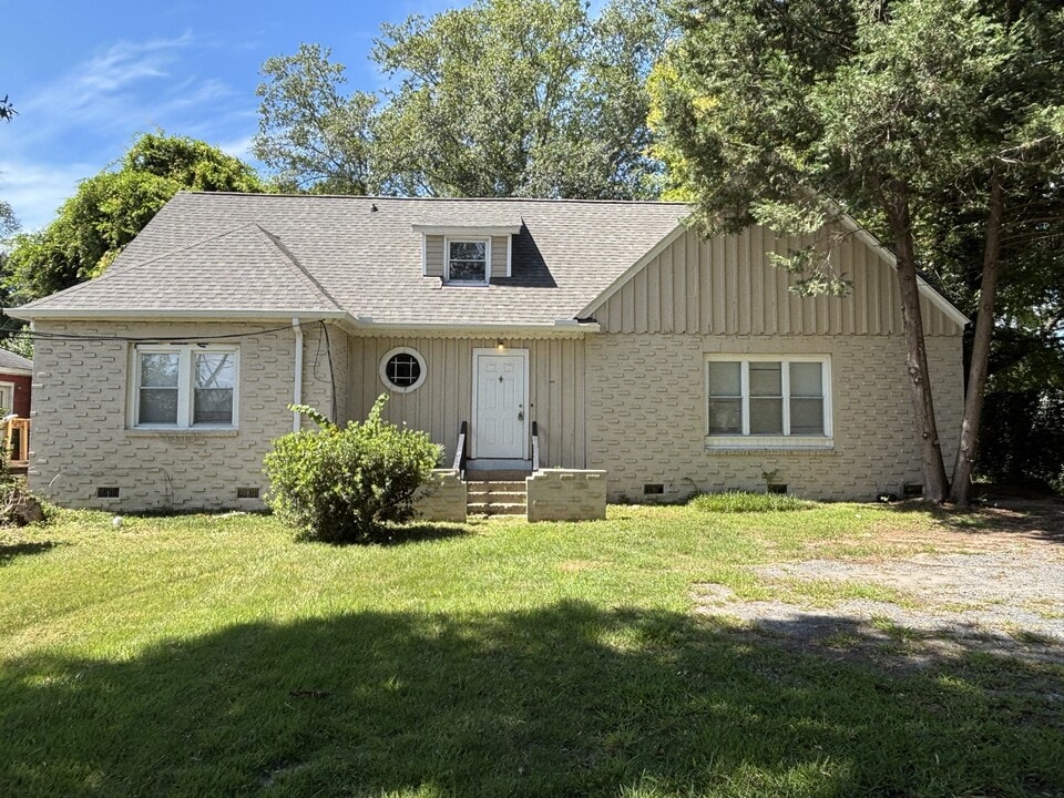 1417 Ebenezer Rd in Rock Hill, SC - Building Photo