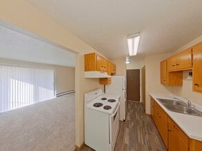 Hoven Lane in Crookston, MN - Building Photo - Building Photo