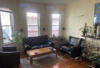 40 Imrie Rd, Unit 1 in Boston, MA - Foto de edificio - Building Photo