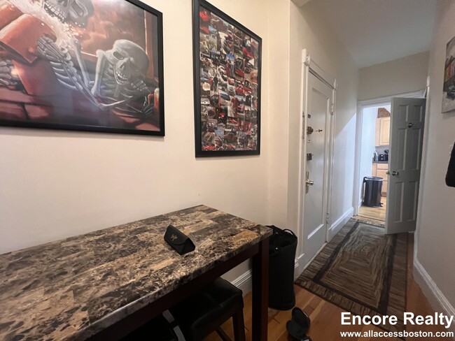 65 Park Dr, Unit 17 in Boston, MA - Building Photo - Building Photo