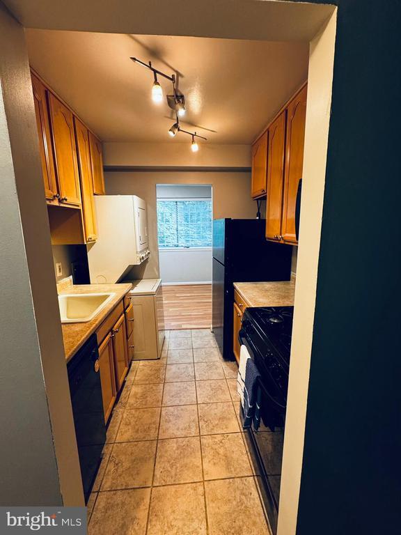 property at 1531 Colonial Dr