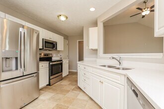 1540 Mt Mitchell Ct in Nashville, TN - Foto de edificio - Building Photo