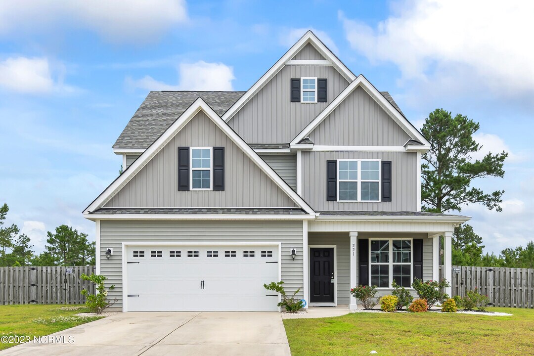 221 Salty Dog Ln in Sneads Ferry, NC - Building Photo