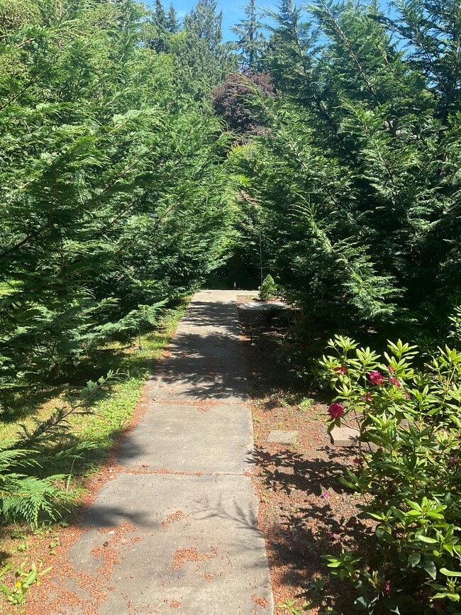 4837 Sandra Ln NE