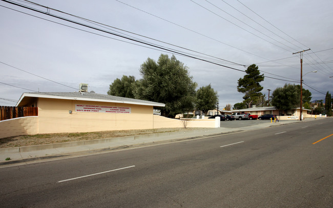 Lamplighters Apartments in Banning, CA - Building Photo - Building Photo