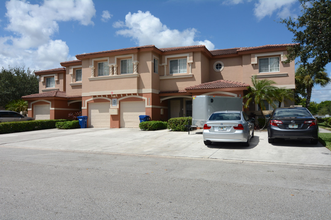 3640 NW 116th Ter in Coral Springs, FL - Foto de edificio