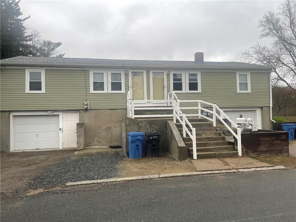 57 Kneeland St in Cranston, RI - Building Photo