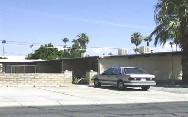 448 E Cottonwood Rd in Palm Springs, CA - Foto de edificio - Building Photo