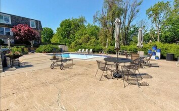 1120 E 6th St, Unit 8 in Des Moines, IA - Building Photo - Building Photo