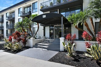 1351 N Crescent Heights Blvd, Unit 114 in West Hollywood, CA - Building Photo - Building Photo